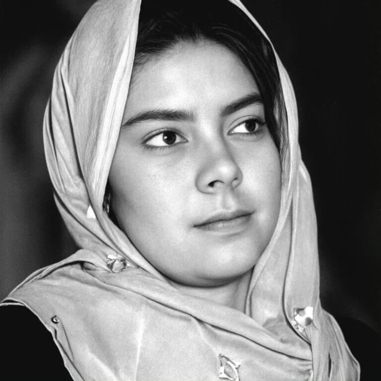 نادیا انجمن